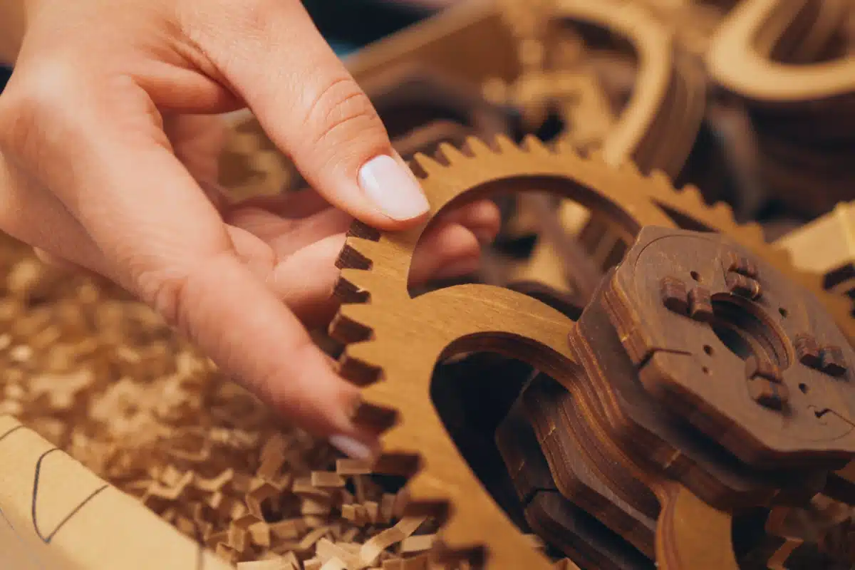 Hogyan készül egy fa puzzle? – A tervezéstől a lézervágásig